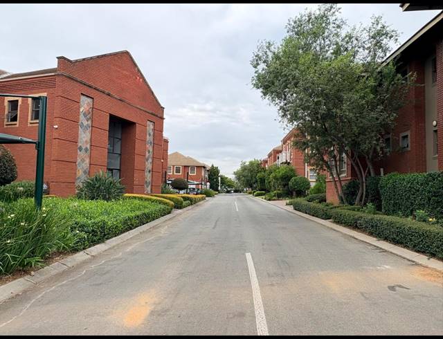 700M² OFFICE FOR SALE IN FOURWAYS